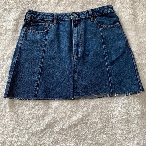 Abercrombie & Fitch Dresses & Skirts - Abercrombie & Fitch Denim mini skirt (NWT)